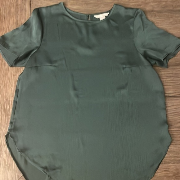 H & M blouse green and preowned. - Picture 1 of 7